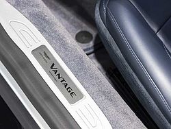 Aston Martin V8 Vantage Coupe - fast wie neu -