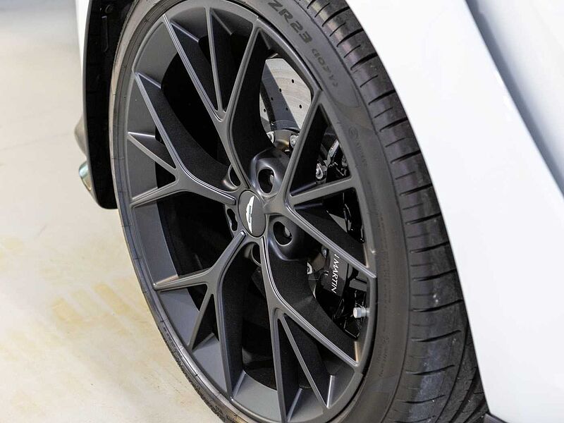 Aston Martin DBX 707