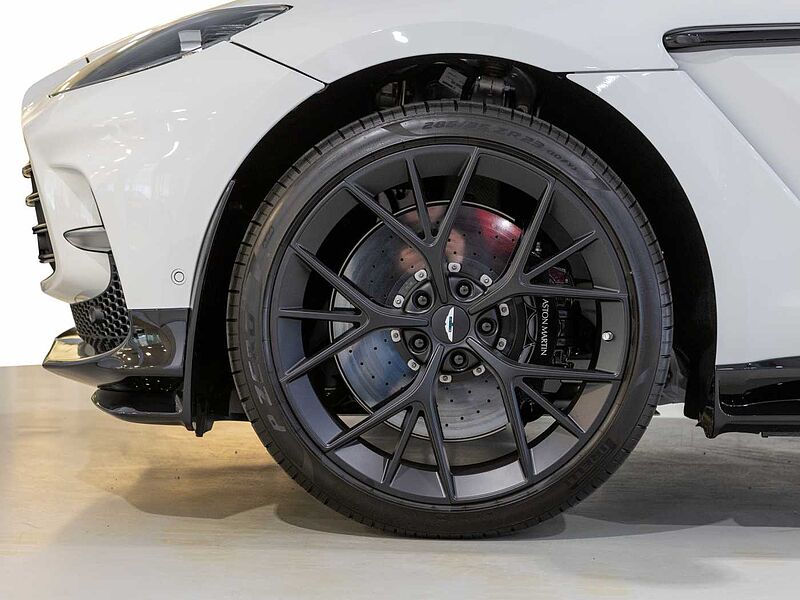 Aston Martin DBX 707