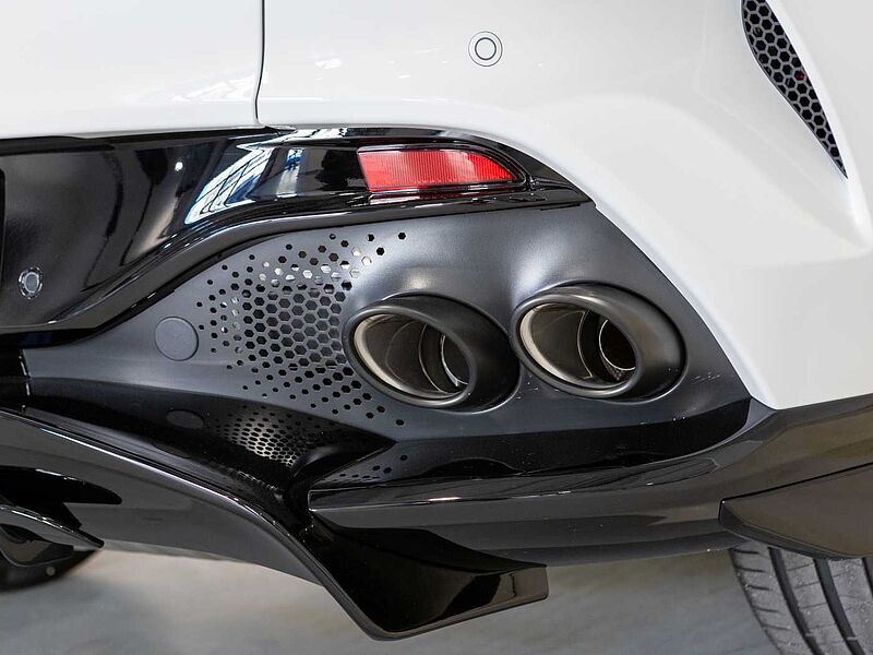 Aston Martin DBX 707