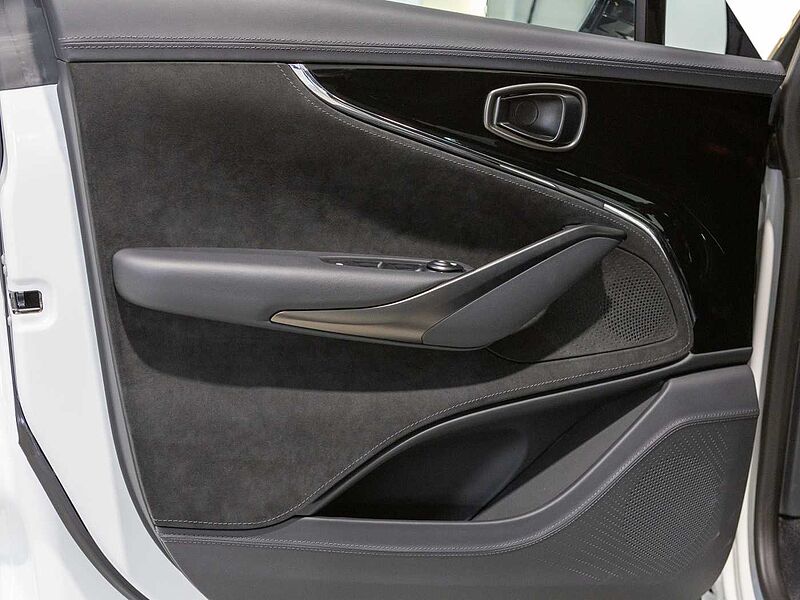Aston Martin DBX 707