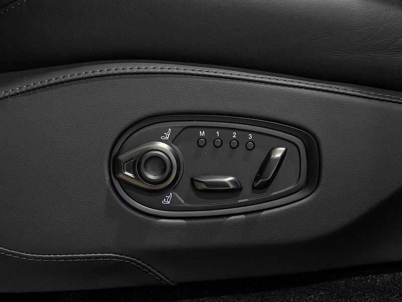Aston Martin DBX 707