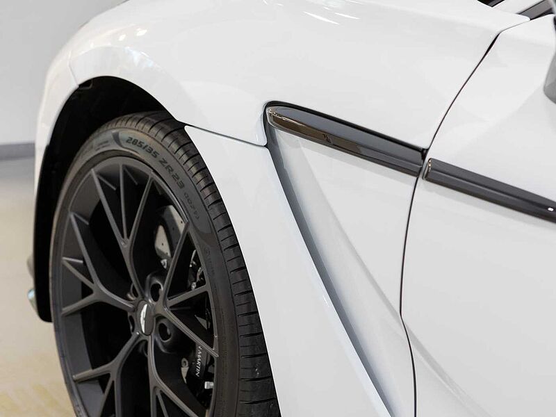 Aston Martin DBX 707